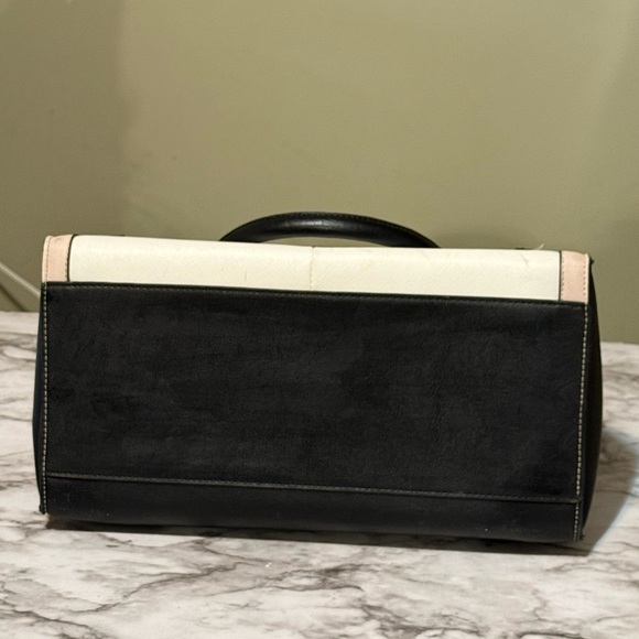 Chic Black and Gray Satchel bag with Structured Design - Picture 8 of 8